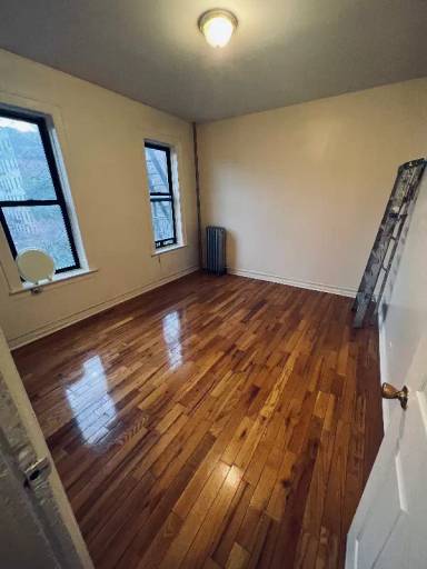 Main picture of 2 E 129th St