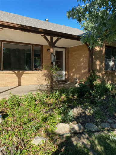 Main picture of 708 Prairie Park Rd