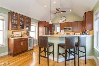 Main picture of 851 Bayway Blvd