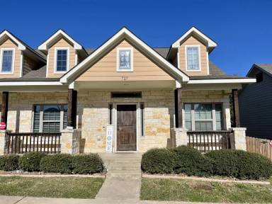 Main picture of 709 Dominik Dr