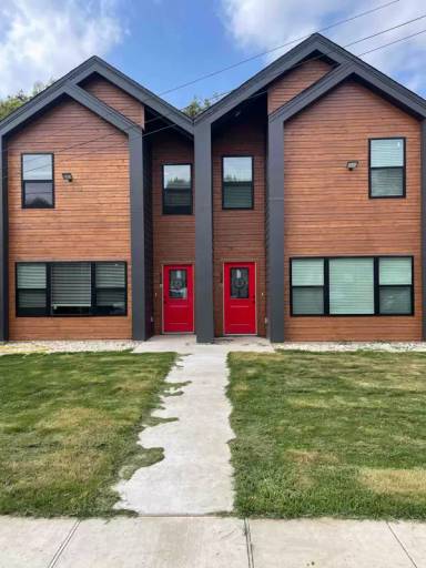 Main picture of 808 E Mitchell St