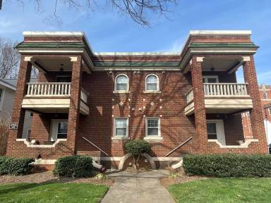 Main picture of 1616 E 8th St