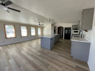 Main picture of 595 N 3rd St W