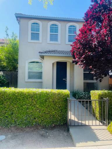 Main picture of 2780 Crested St