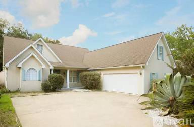 Main picture of 215 S Harrington Rd
