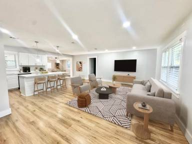 Main picture of 607 Dyches Dr