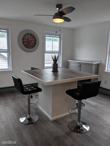 Main picture of 8 Pleasant St