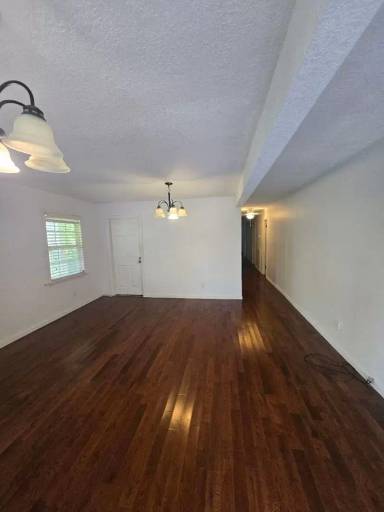 Main picture of 7103 Highway 136