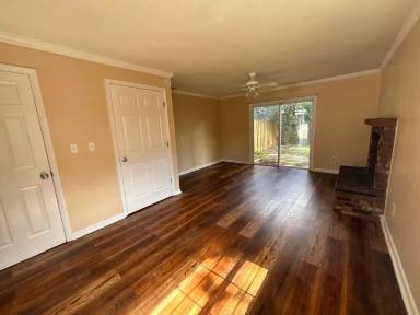 Main picture of 917 SW 60th Ter