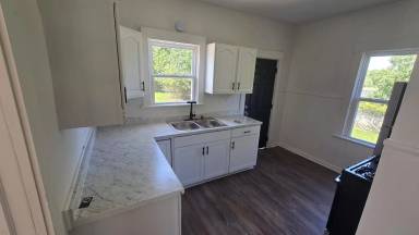 Main picture of 15264 Broadway Ave