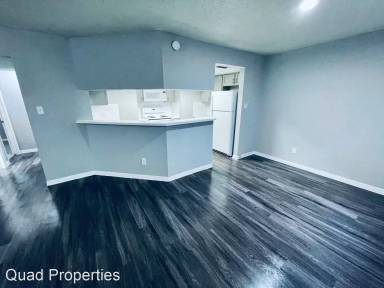 Main picture of 923 E 41st St