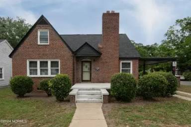 Main picture of 305 S Meade St