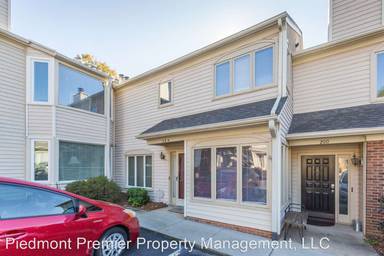 Main picture of 204 Tanners Mill Ct