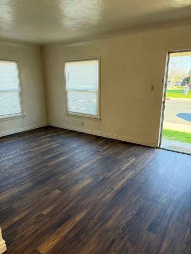 Main picture of 628 Park Ave