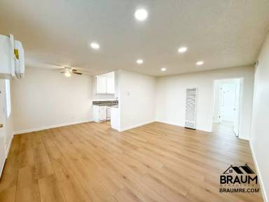 Main picture of 6612 Sylmar Ave