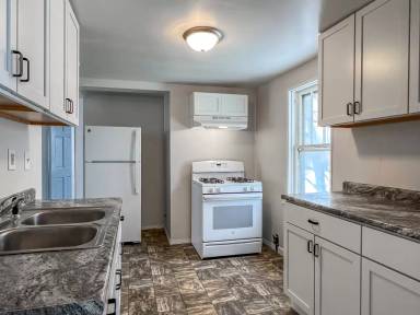 Main picture of 617 W Baraga Ave