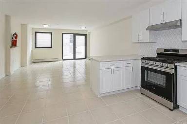 Main picture of 10618 Astoria Blvd