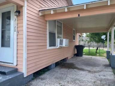 Main picture of 2120 Elder St