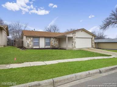 Main picture of 4835 Flicker St
