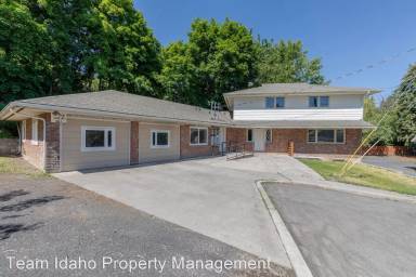 Main picture of 1127 King Rd