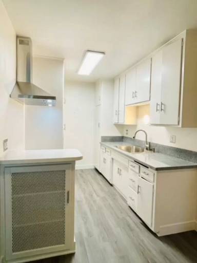 Main picture of 405 N Marengo Ave
