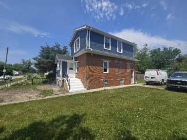 Main picture of 449 Durbin St