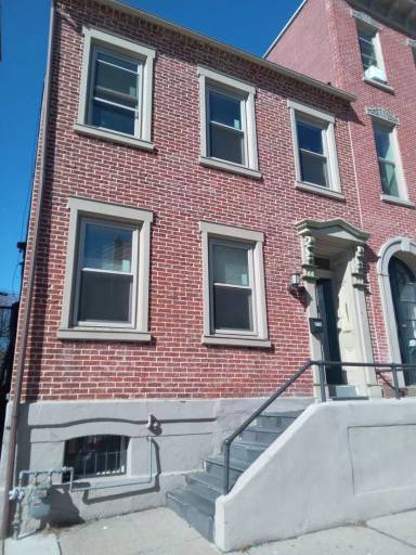 Main picture of 216 N 6th St