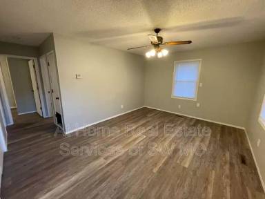 Main picture of 1115 W Elm Arc