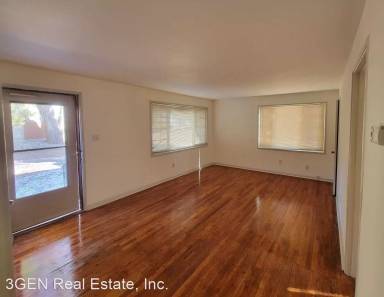 Main picture of 458 Glen View Ct
