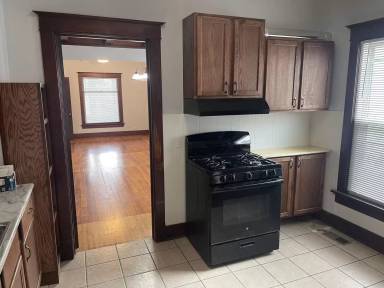 Main picture of 2524 S 10th St