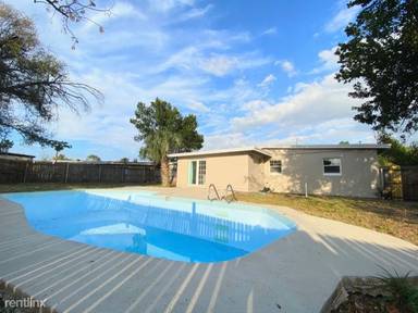 Main picture of 902 Governors Ave