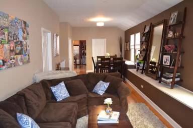 Main picture of 1820 N Marshfield Ave