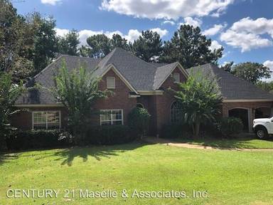 Main picture of 205 Woodlands Green Dr