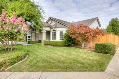 Main picture of 2898 E Pryor Dr