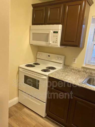 Main picture of 2600 Green St