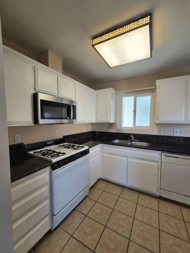 Main picture of 10623 Chestnut St