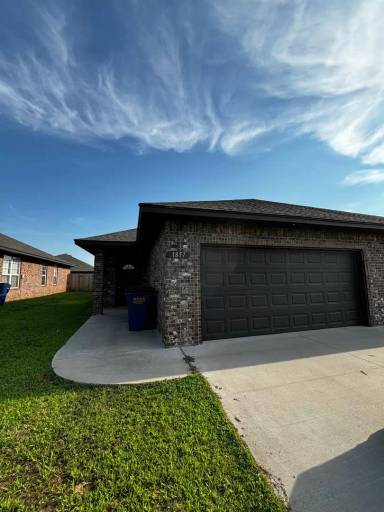 Main picture of 1857 Post Oak Rd