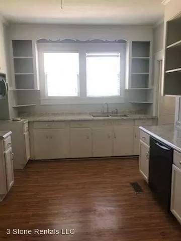 Main picture of 712 King Ave