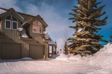 Main picture of 910 Powder Valley Rd