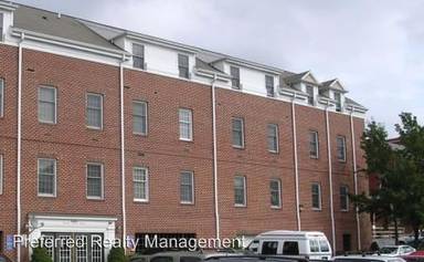 Main picture of 222 S Peach Aly