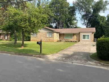 Main picture of 307 Curtis Dr SE