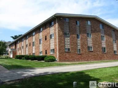 Main picture of 900 Park Ave