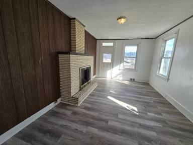 Main picture of 5865 Madison Ave