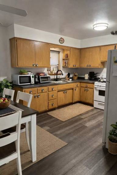 Main picture of 5821 W Montrose Ave