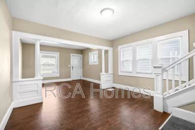 Main picture of 4114 1/2 E Washington St