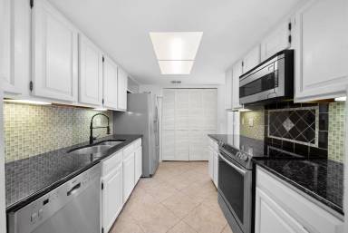Main picture of 3052 Kings Lake Blvd