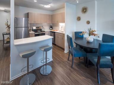 Main picture of 1205 N Dearborn St