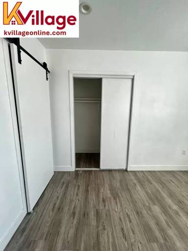 Main picture of 1528 W 36th Pl