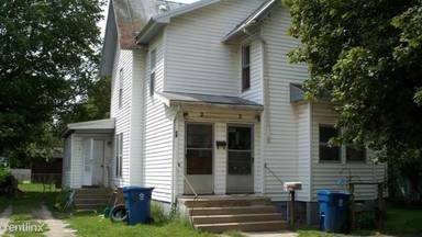 Main picture of 108 N Maple St
