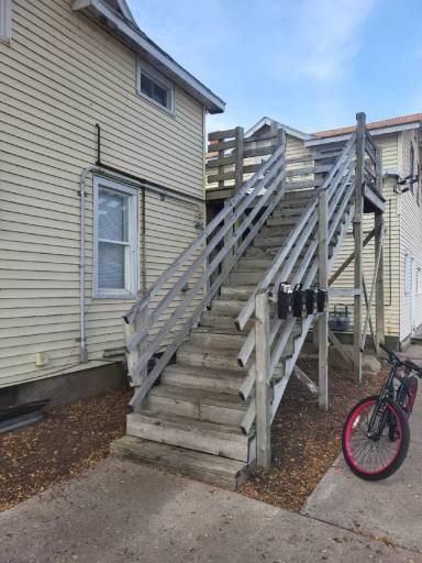 Main picture of 321 E Washington St